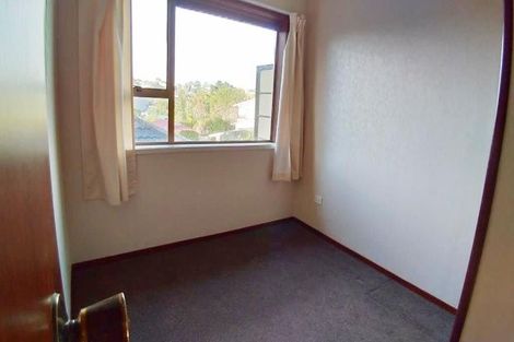 Photo of property in 2/9 Seaton Road, Murrays Bay, Auckland, 0630