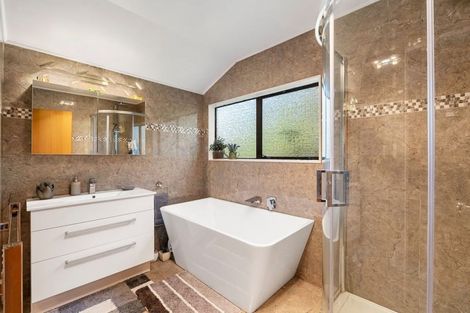 Photo of property in 18 Ordley Grove, Tawa, Wellington, 5028