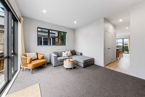 Photo of property in 15 Pakoro Close, Hobsonville, Auckland, 0618