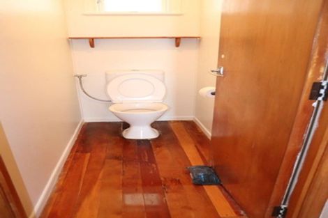 Photo of property in 38 Potter Avenue, Northcote, Auckland, 0627