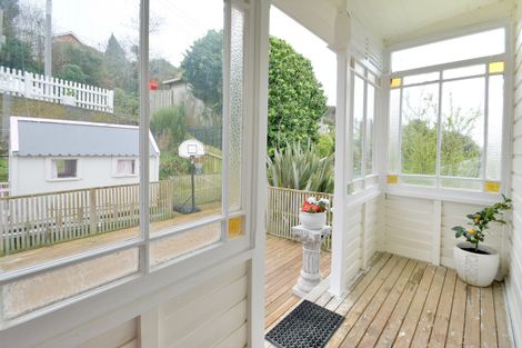 Photo of property in 23 Adderley Terrace, Ravensbourne, Dunedin, 9022