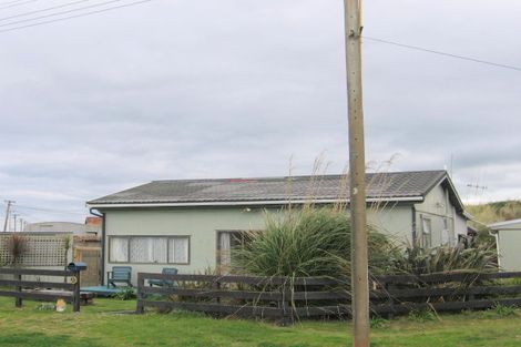 Photo of property in 21 Mack Street, Foxton Beach, Foxton, 4815