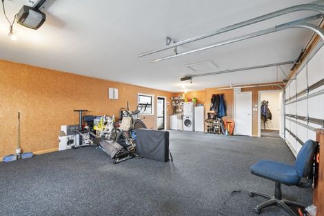 Photo of property in 9 Saint Heliers Grove, Fitzherbert, Palmerston North, 4410