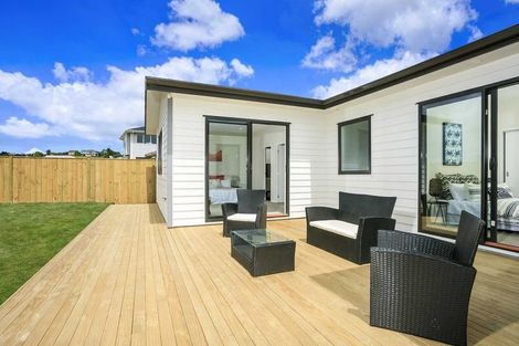 Photo of property in 18 Surf View Crescent, Red Beach, 0932