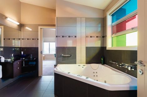 Photo of property in 14 Highgrove, Saint Clair, Dunedin, 9012