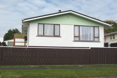 Photo of property in 69 Endeavour Street, Marfell, New Plymouth, 4310
