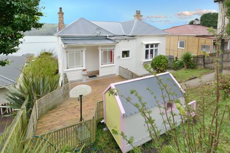 Photo of property in 23 Adderley Terrace, Ravensbourne, Dunedin, 9022