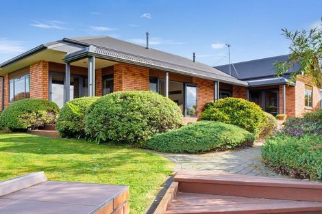 Photo of property in 71 Ruapehu Drive, Fitzherbert, Palmerston North, 4410