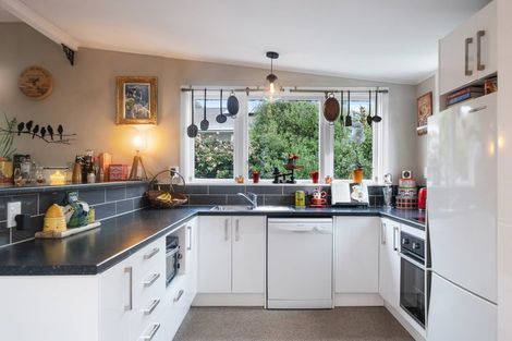 Photo of property in 28 Matenga Street, Waikanae, 5036