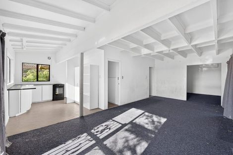 Photo of property in 5 Rangeview Road, Sunnyvale, Auckland, 0612