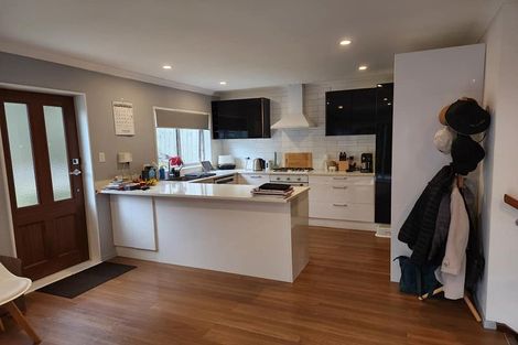 Photo of property in 24 Holt Avenue, Torbay, Auckland, 0630