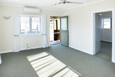 Photo of property in 10 Hennessy Street West, Foxton Beach, Foxton, 4815