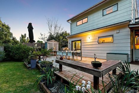 Photo of property in 42 Holyoake Place, Chatswood, Auckland, 0626