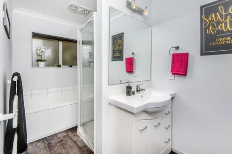 Photo of property in 11 Gennaker Lane, Whitby, Porirua, 5024