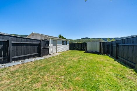 Photo of property in 42 Taylor Terrace, Tawa, Wellington, 5028