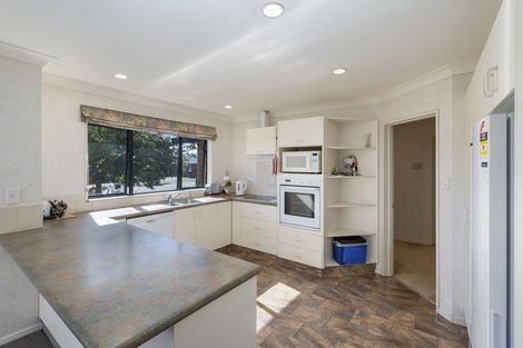 Photo of property in 34 Greenwood Place, Fitzherbert, Palmerston North, 4410