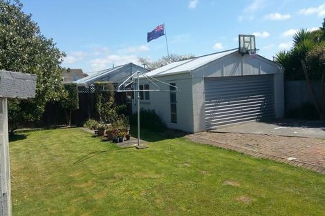 Photo of property in 21 Emlyn Place, Avondale, Christchurch, 8061