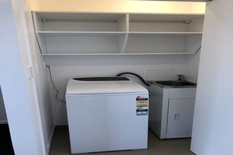 Photo of property in 13/15 Chivalry Road, Glenfield, Auckland, 0629