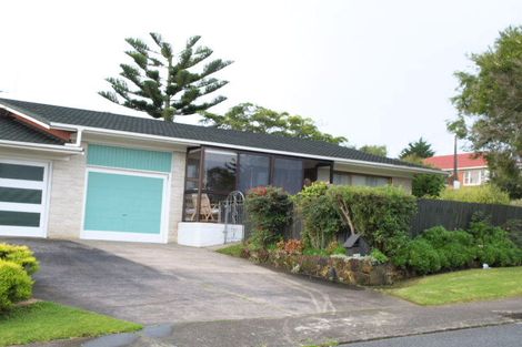 Photo of property in 2/72 Evelyn Road, Cockle Bay, Auckland, 2014