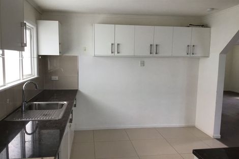 Photo of property in 4 Vanguard Road, Kelston, Auckland, 0602