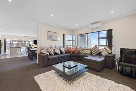 Photo of property in 32 Rainey Crescent, Papamoa Beach, Papamoa, 3118