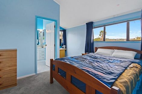 Photo of property in 2/58 Glencoe Road, Browns Bay, Auckland, 0630