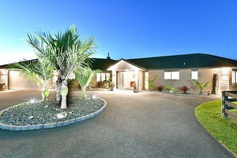 Photo of property in 10 Joblin Road, Wainui, Silverdale, 0994