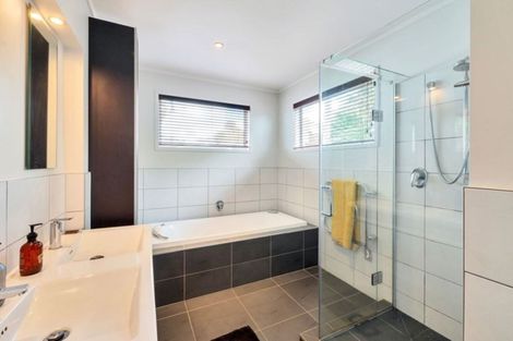 Photo of property in 6 Windsor Place, Windsor Park, Auckland, 0630