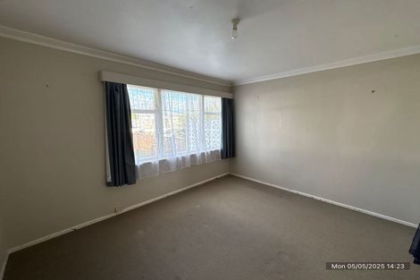 Photo of property in 19 Karaka Crescent, Levin, 5510