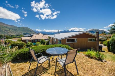 Photo of property in 4 Clematis Court, Wanaka, 9305