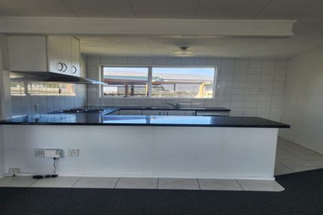 Photo of property in 18 Foyle Place, Glendene, Auckland, 0602