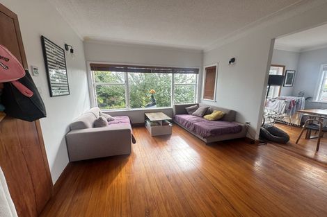 Photo of property in 1/2 Riverview Road, New Lynn, Auckland, 0600