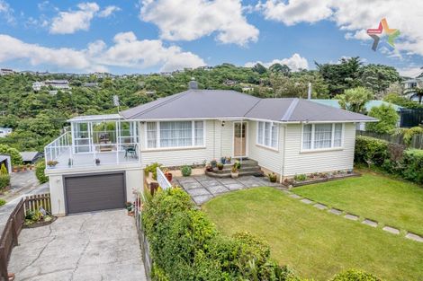 Photo of property in 60 Pokohiwi Road, Normandale, Lower Hutt, 5010