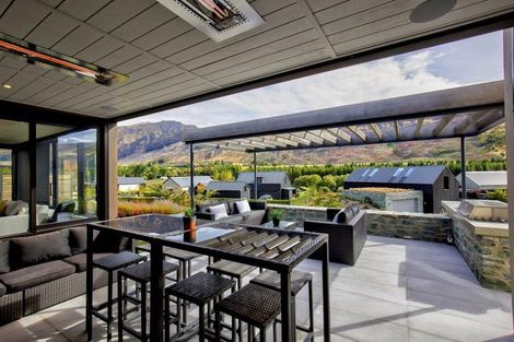 Photo of property in 2 Ploughmans Lane, Arrowtown, 9371