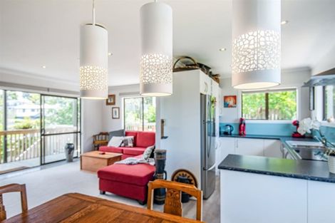 Photo of property in 4 Mona Vale, West Harbour, Auckland, 0618