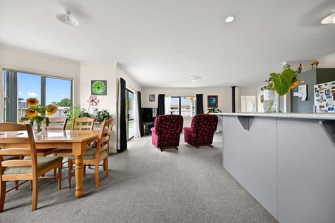 Photo of property in 15 Kittyhawk Place, Melville, Hamilton, 3206