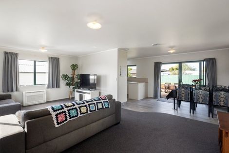 Photo of property in 18 Rosehill Place, Nawton, Hamilton, 3200