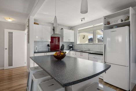 Photo of property in 39 Blueberry Grove, Timberlea, Upper Hutt, 5018