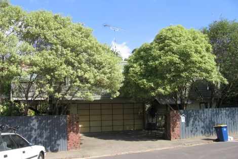 Photo of property in 1b The Esplanade, Castor Bay, Auckland, 0620