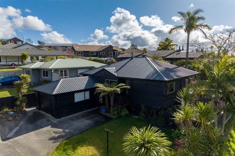 Photo of property in 1/45 Unsworth Drive, Unsworth Heights, Auckland, 0632