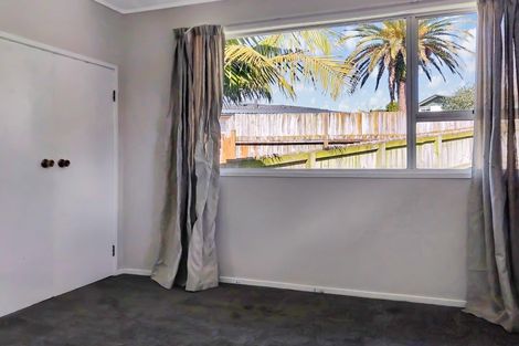 Photo of property in 18 Solar Road, Glen Eden, Auckland, 0602
