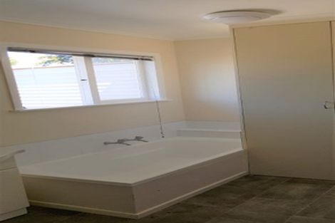 Photo of property in 18 Tonkin Drive, Sunnynook, Auckland, 0620