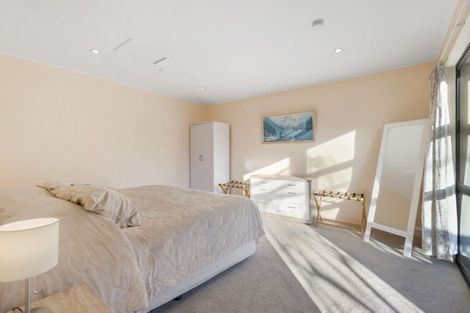 Photo of property in 21 Heuchan Lane, Wanaka, 9305