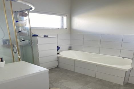 Photo of property in 57 Wellington Street, Howick, Auckland, 2014