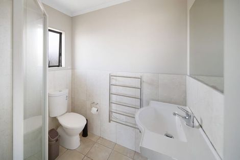 Photo of property in 20 Fairchild Avenue, Goodwood Heights, Auckland, 2105