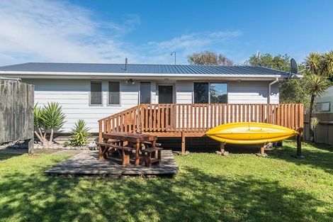 Photo of property in 32 Hookway Grove, Paraparaumu, 5032