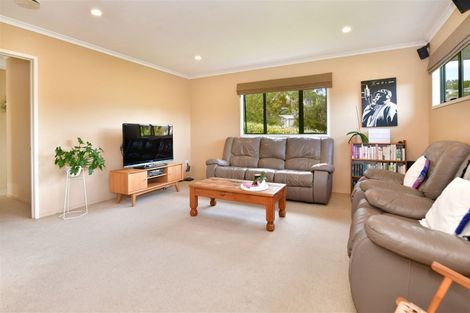 Photo of property in 33a Kia Ora Road, Beach Haven, Auckland, 0626