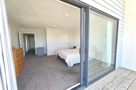 Photo of property in 21 Koreke Close, Kenepuru, Porirua, 5022