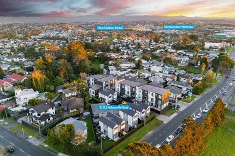 Photo of property in 3/111 Hobsonville Road, West Harbour, Auckland, 0618