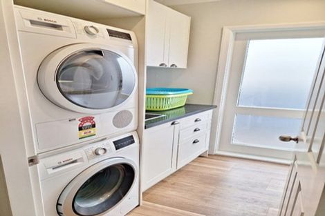 Photo of property in 28 John Street, Trentham, Upper Hutt, 5018